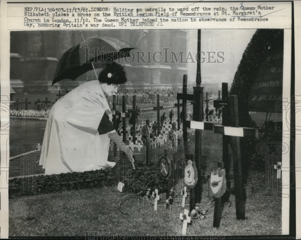 1961 Press Photo Queen Mother Elizabeth at British Legion Field of Remembrance - Historic Images