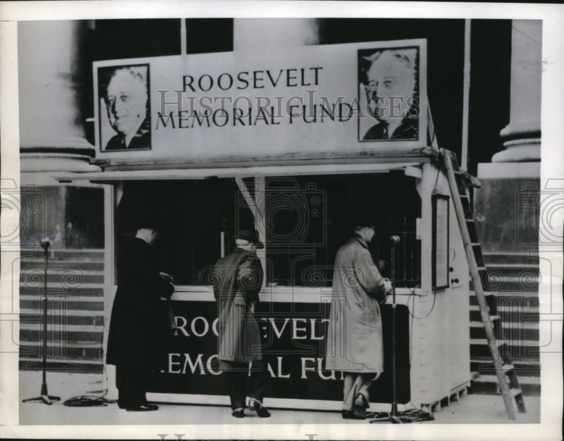 Load image into Gallery viewer, 1946 Press Photo Boot Outside Royal Exchange in London for Roosevelt Memorial

