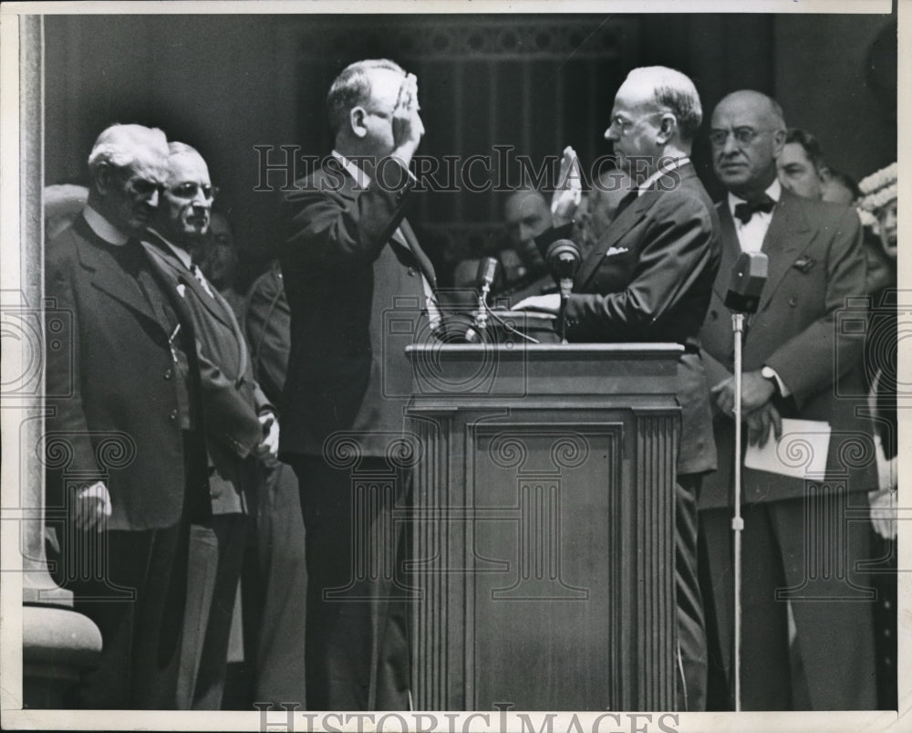 1946 Press Photo John W.Synder takes oath as Secretary of Treasury in Washington