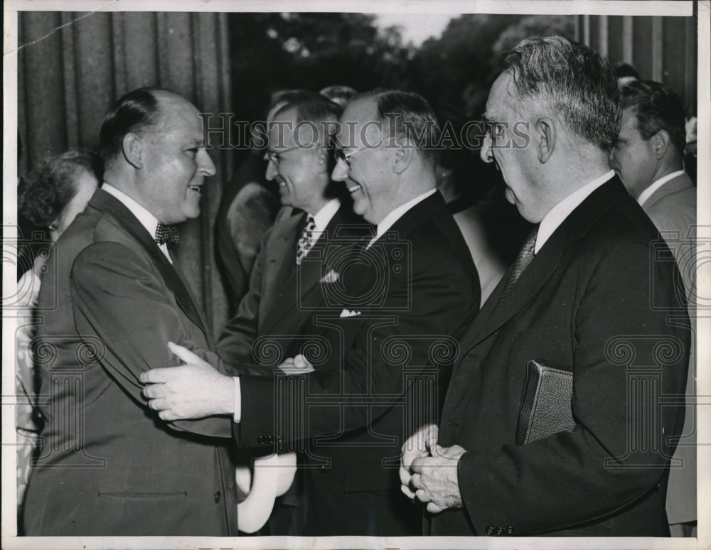 1946 Press Photo John W Synder Sec of Treasury meeting the Public after swearing