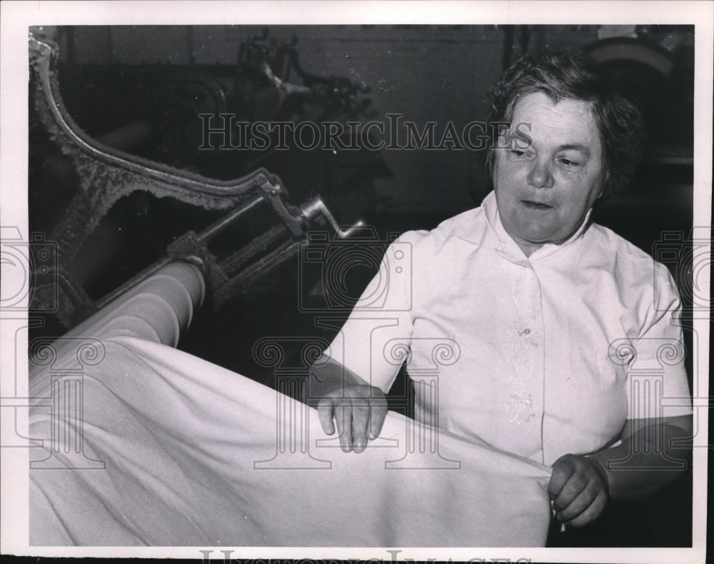 1968 Press Photo Anna Kasperak Working in Parma