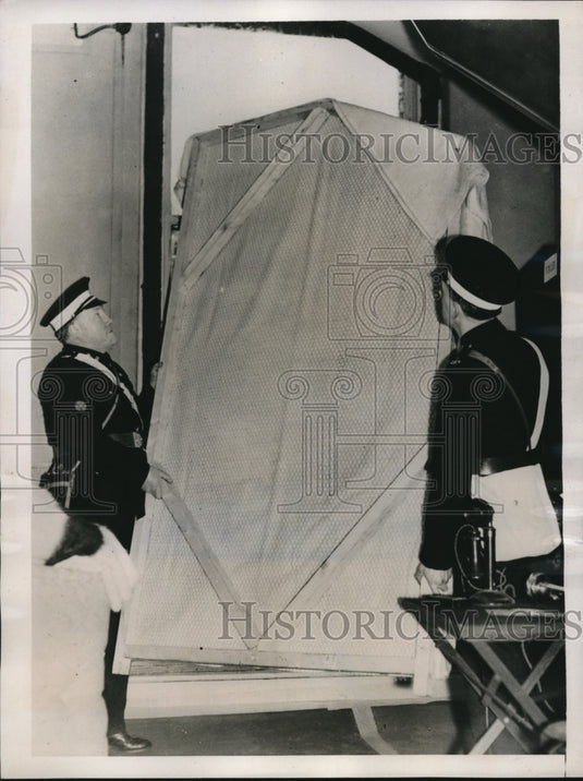 1938 Press Photo Shutters of Woolen Blankets & Wire for Windows in Gas Siege