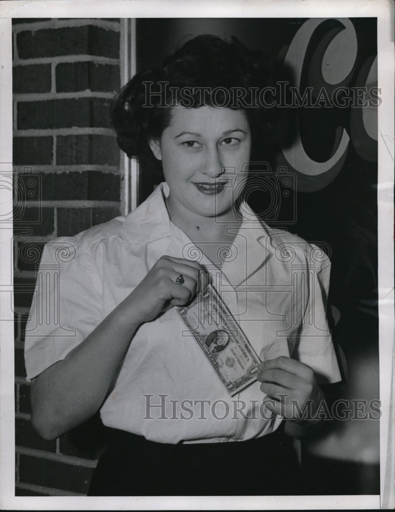 1947 Press Photo Georgie Belle Kreeger with signed President Truman bill