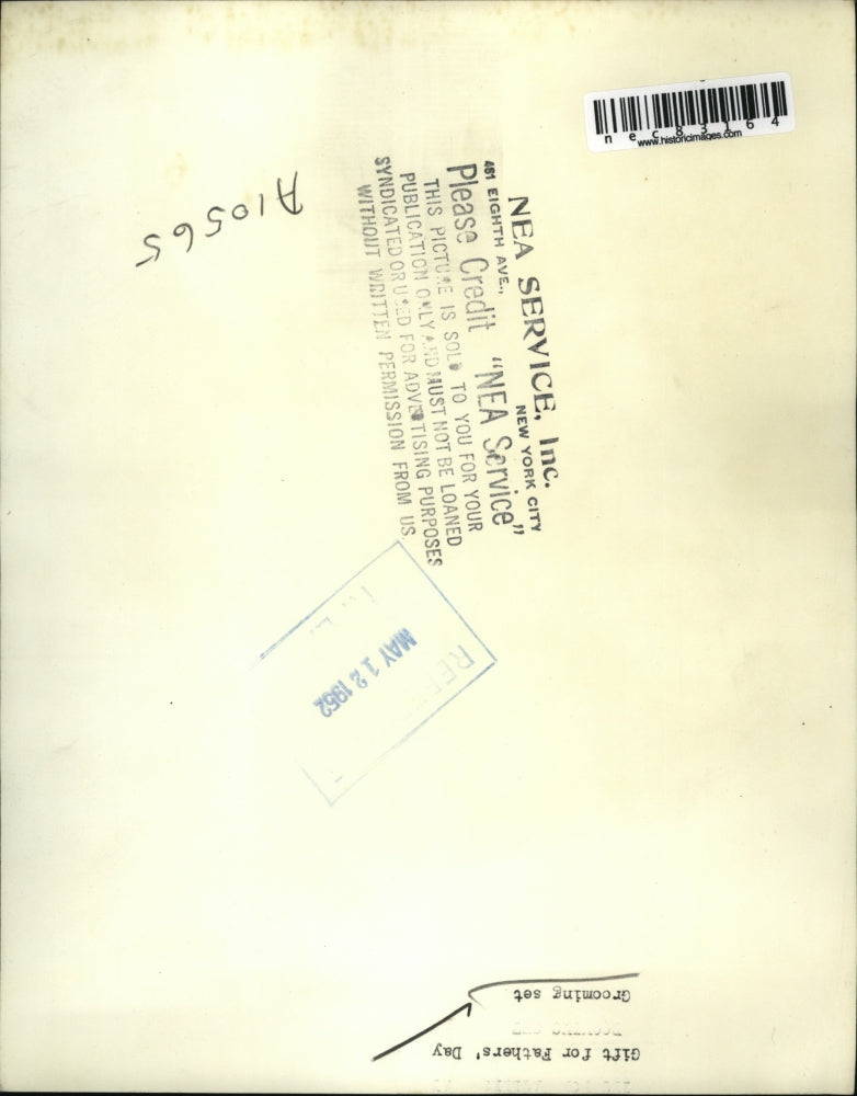 1952 Press Photo Surprise your Father this Father's Day with a golf grooming set