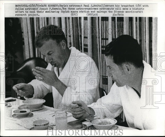 1973 Press Photo Skylab astronaut Paul J. Weitz with fellow Joseph P. Kerwin