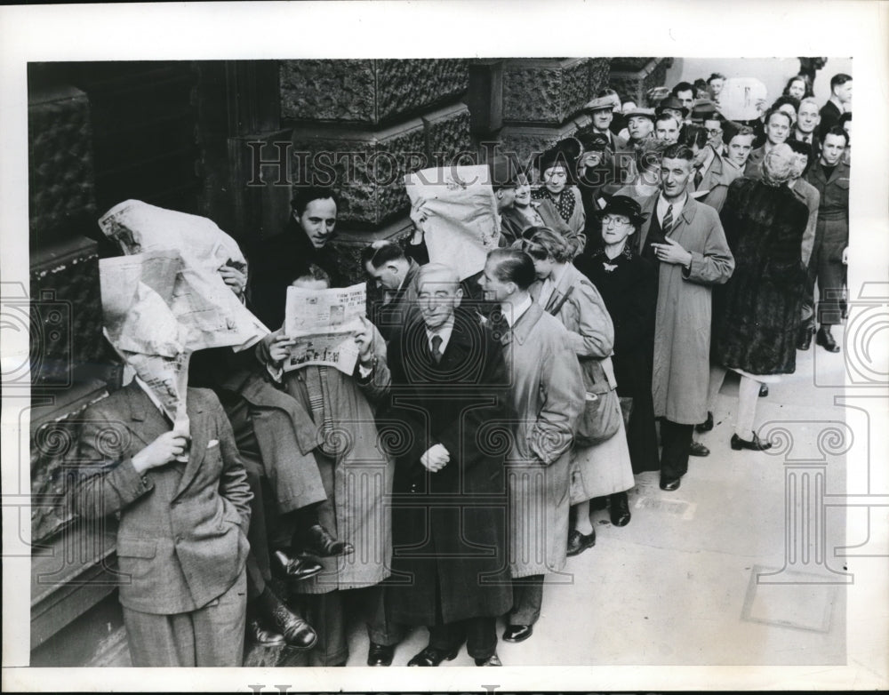 1946 Press Photo Crowd for George Heath's trial at Old Bailey, London court- Historic Images