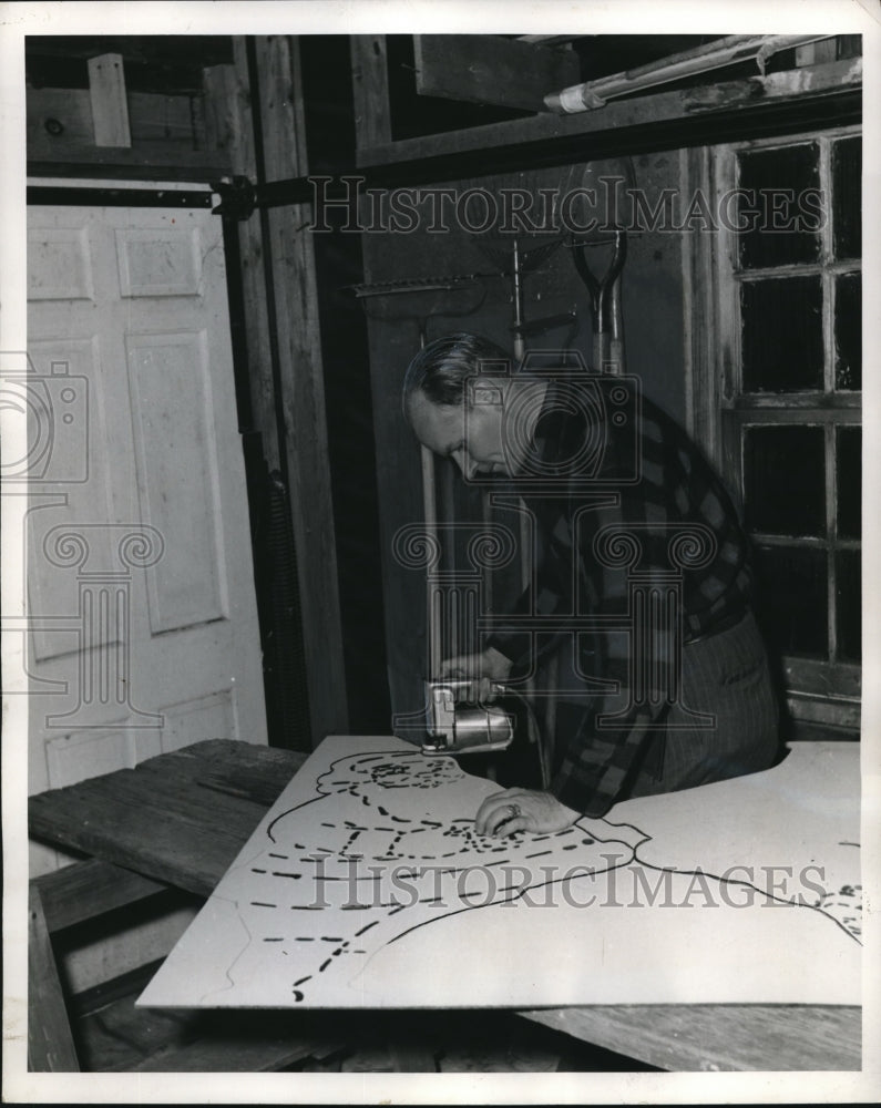 1958 Press Photo Christmas display cutout figures