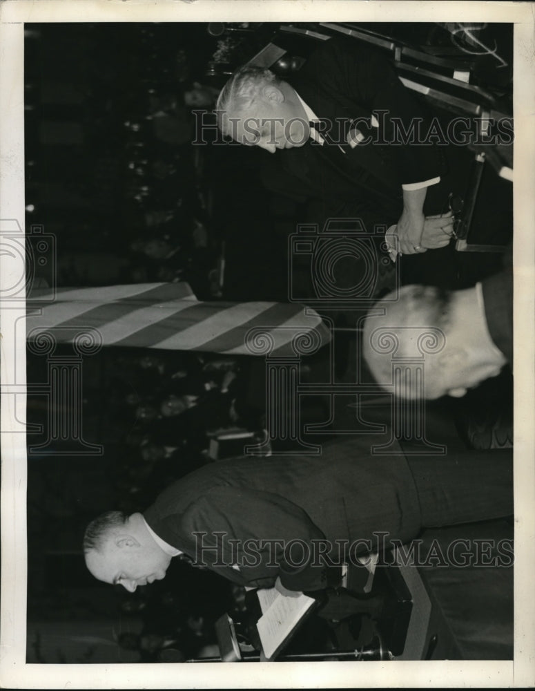 Load image into Gallery viewer, 1939 Press Photo Mayors Thomas MacDonald, Bernard Dickman &amp; Hon. Henry Epstein
