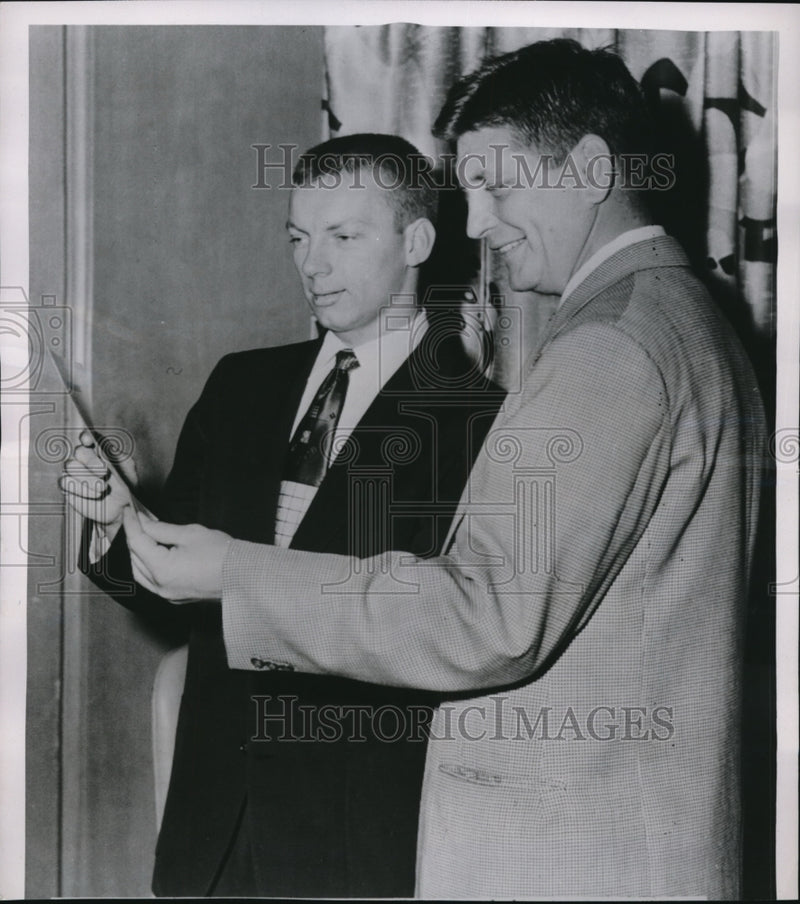 Load image into Gallery viewer, 1953 Press Photo John McDonald of Muhlenberg College &amp; Tom Triplett
