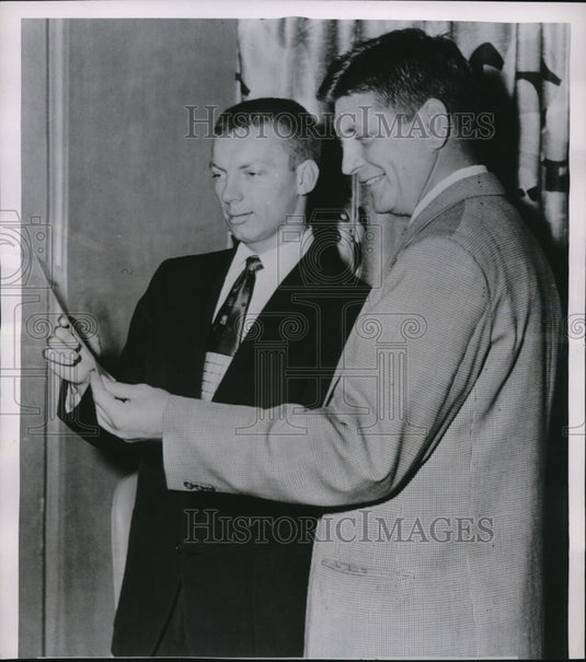 1953 Press Photo John McDonald of Muhlenberg College & Tom Triplett