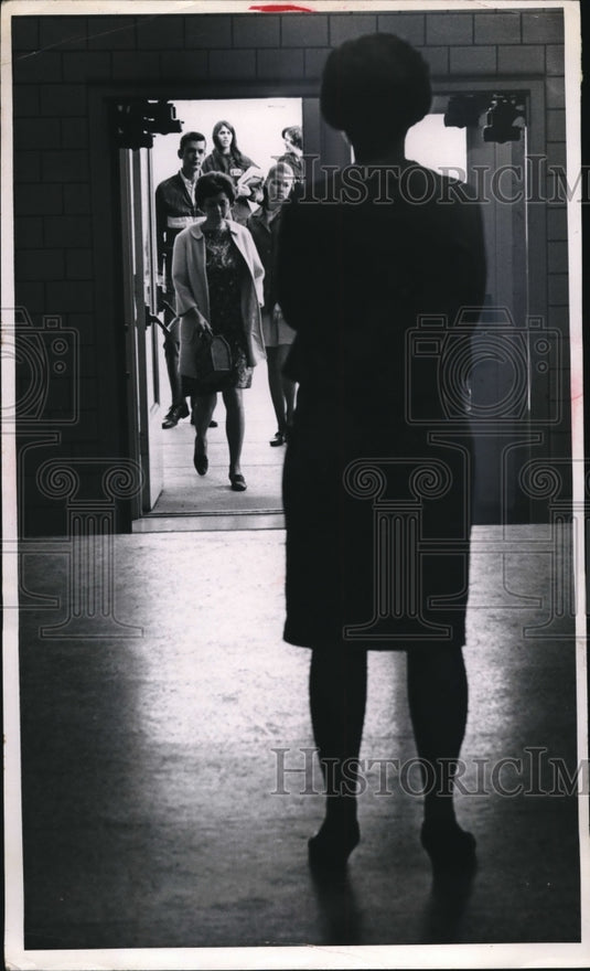 1969 Press Photo Parma HS students and teachers in Ohio