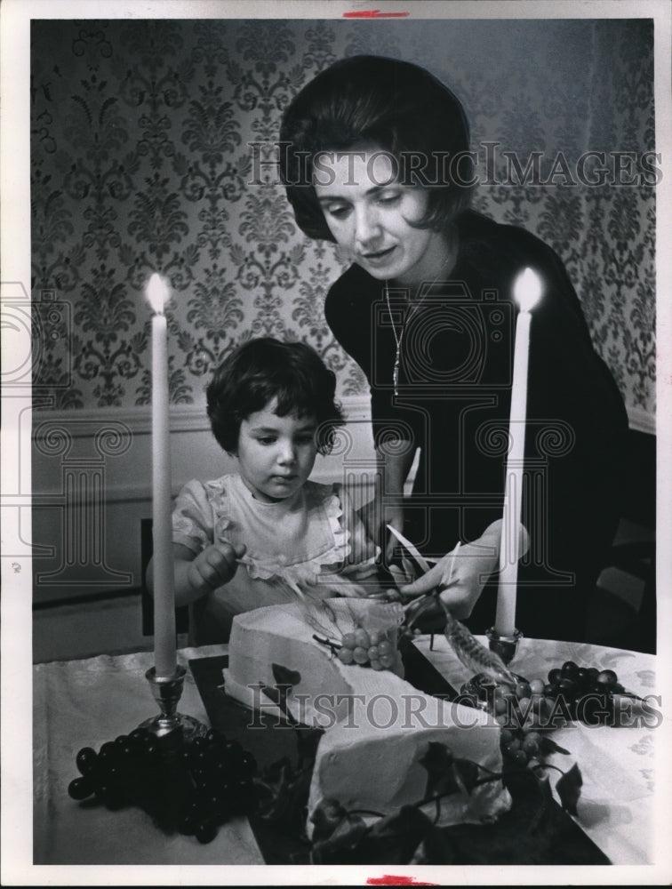 Load image into Gallery viewer, 1965 Press Photo Mrs Joseph Ellis &amp; daughter Julie Kappa Gamma Pi Ohio
