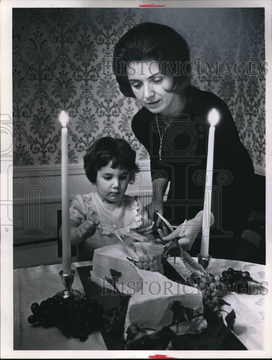 1965 Press Photo Mrs Joseph Ellis & daughter Julie Kappa Gamma Pi Ohio