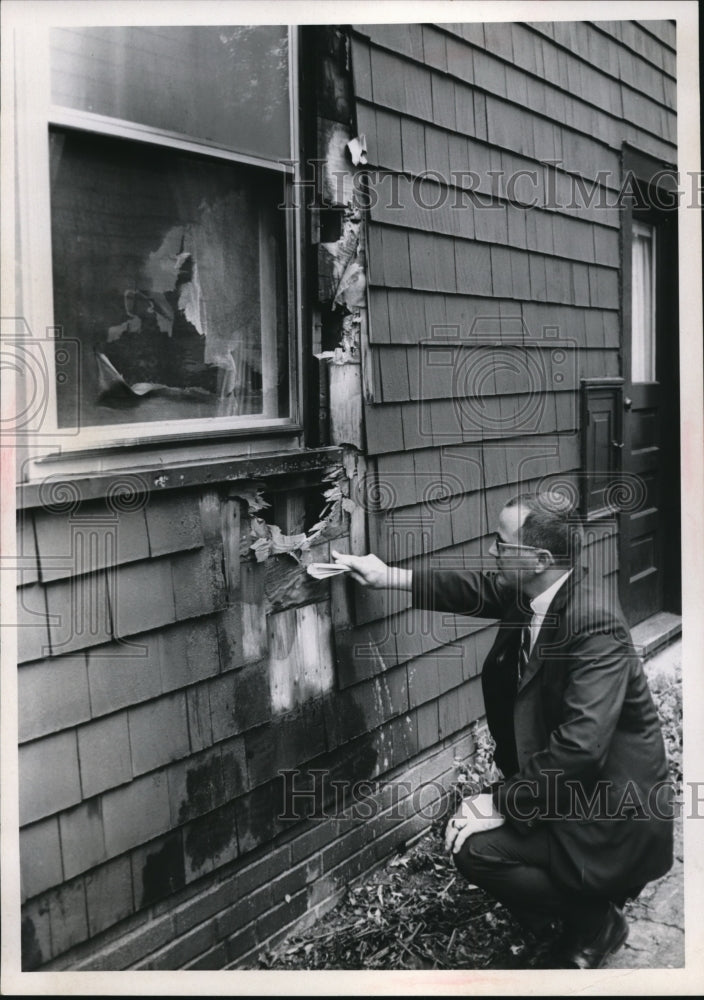1967 Press Photo Bomb Damage at Dale Stoll Home