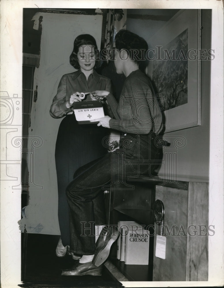 Press Photo Models in flannel shirts & slacks in Cleveland Ohio