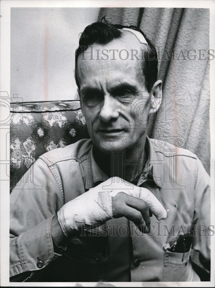 Load image into Gallery viewer, Press Photo Gilbert H Wakelee of 13318 Cedar Rd Cleveland Ohio
