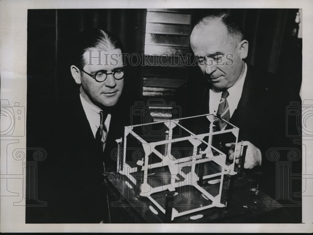 1933 Press Photo Gordon McDonough, Frank Rager invention for earthquake proofing