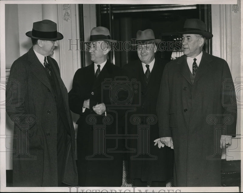 Load image into Gallery viewer, 1940 Press Photo DC Rep John McCormack, House Majority leader Sen JF Byrnes
