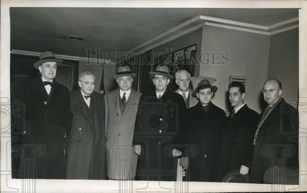 1946 Press Photo NYC. Asst Sec of Labor Art Meyer, David Sarnoff,