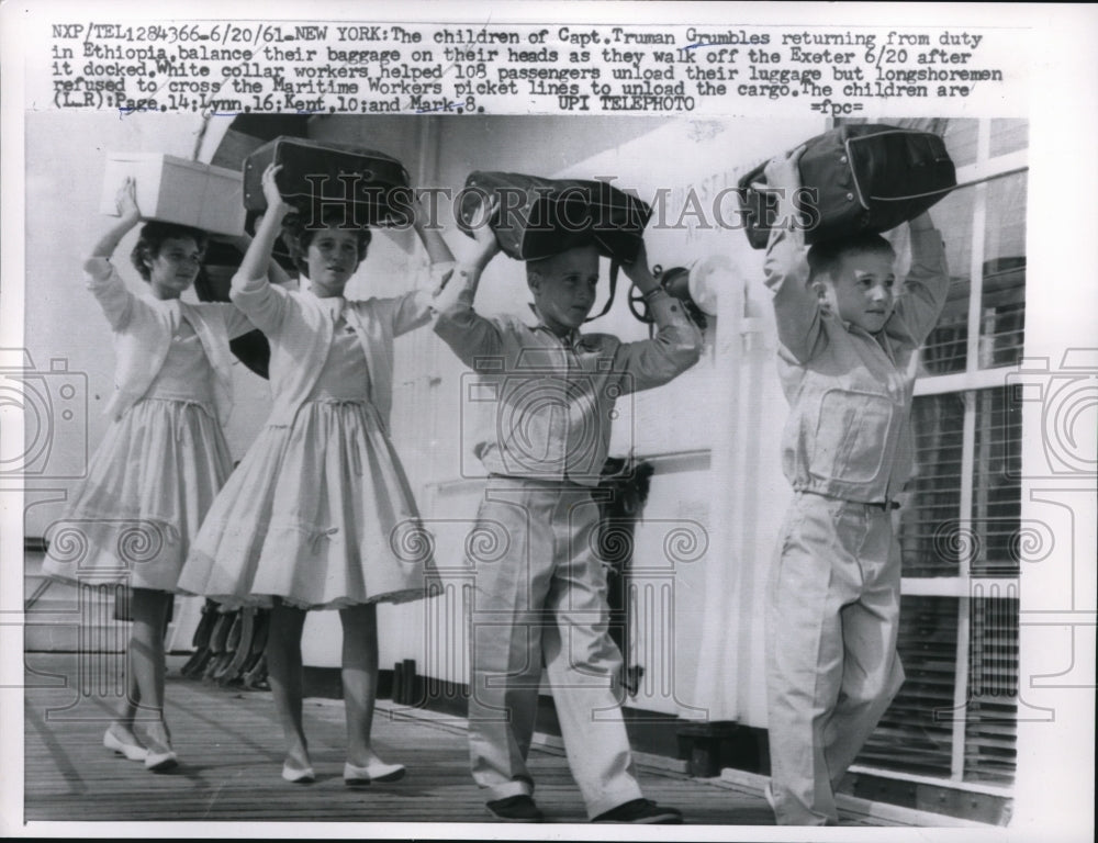 1961 Press Photo NY Children of Capt Truman Grumbles leave the Exeter- Historic Images