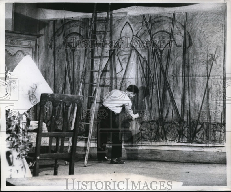 Load image into Gallery viewer, 1959 Press Photo Edward MacAvoy works on center section of 10x13 feet painting
