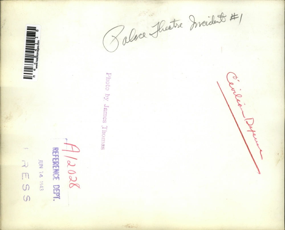 1943 Press Photo Palace Theater woman collapses & is cared for