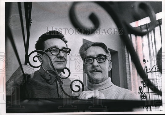 1968 Press Photo Eric Val at St Regis building with wrought iron decor