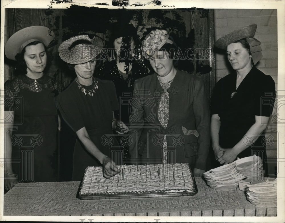 1940 Press Photo Mrs Mary Nester, Mrs Harold Jester & others at a meeting