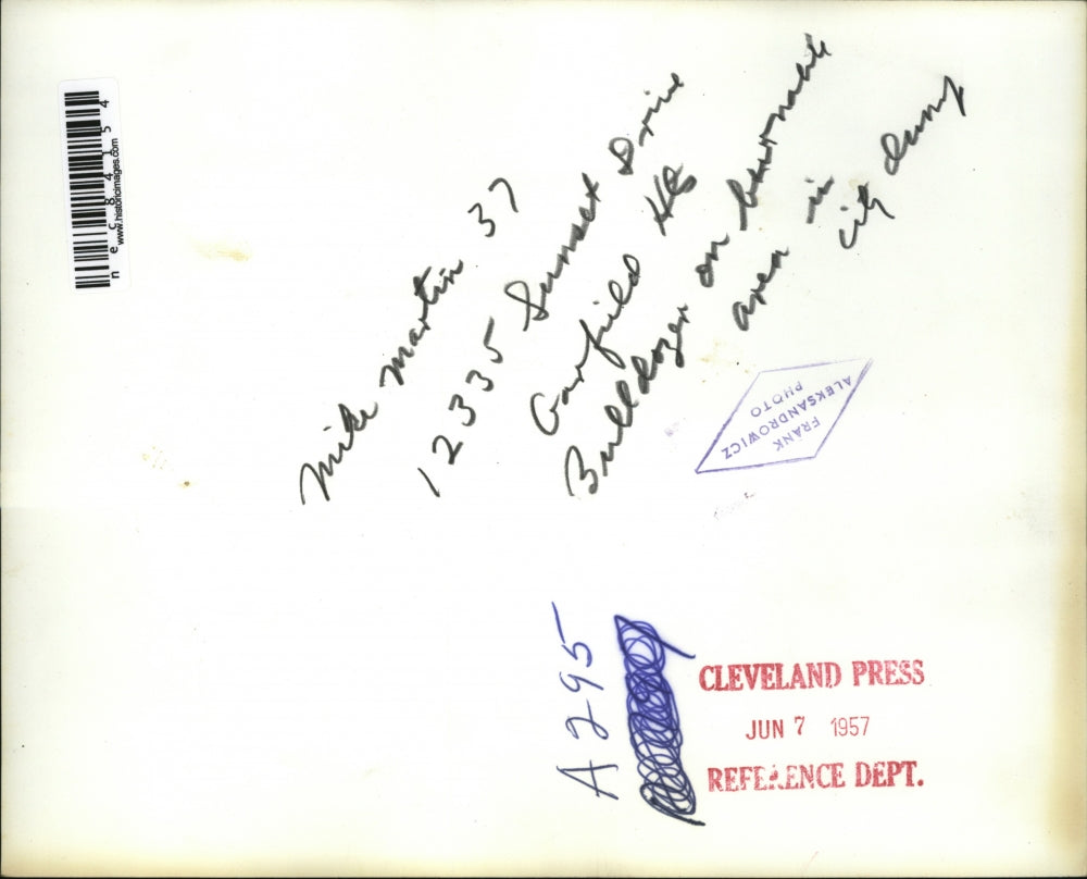 1957 Press Photo Mike Martin at work at Cleveland city dump