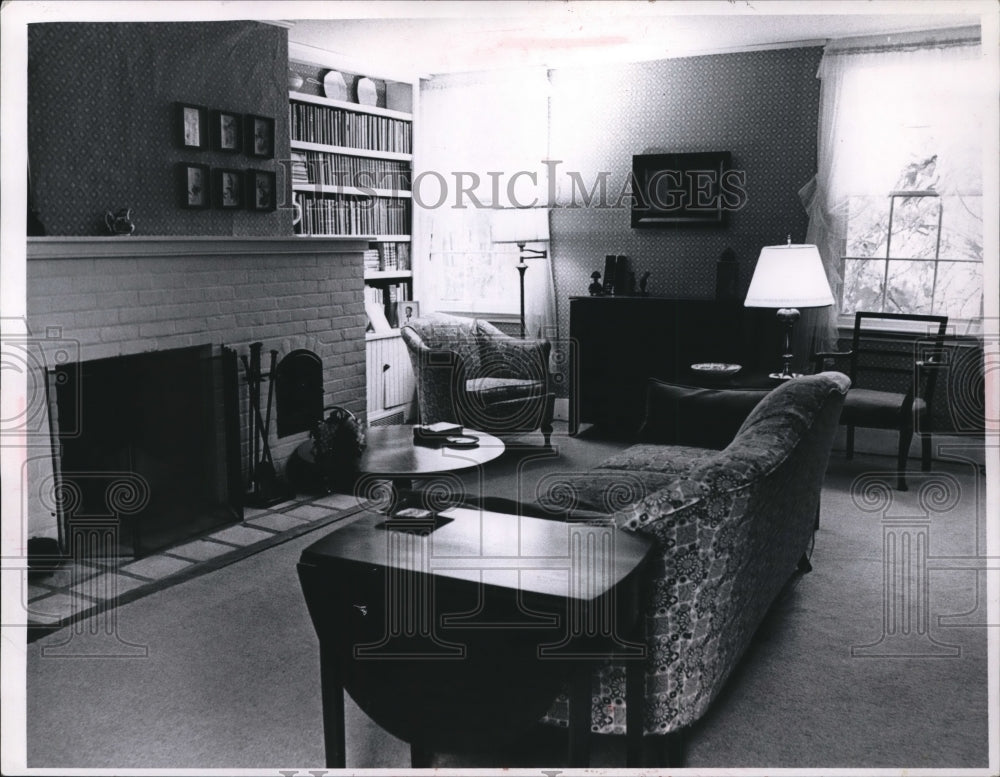 1965 Press Photo Helen Stockloger homes living room