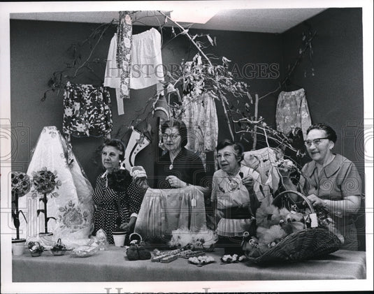 Press Photo Cleveland Womens Auxillary Rose De Paola, Dot Khaner