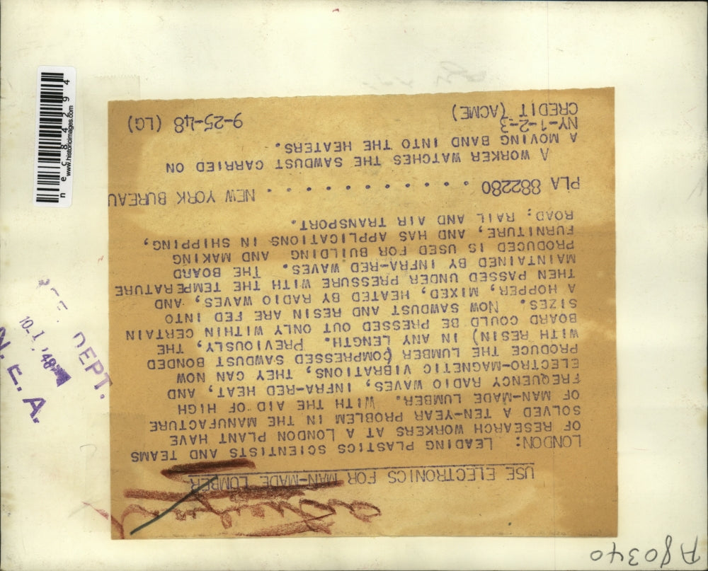 1948 Press Photo London worker at plastic & wood research for man made lumber