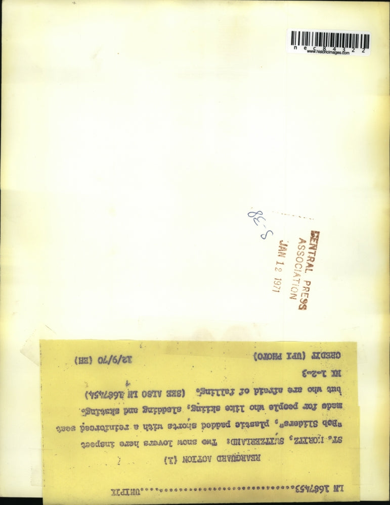 1970 Press Photo St Moritz Switzerland women with snow slider pants