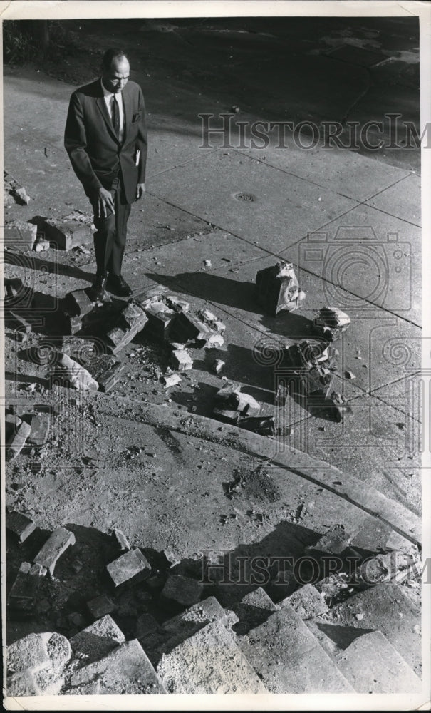 1968 Press Photo Frank Kelker exec director of Cedar Addison Y & bldg. damage