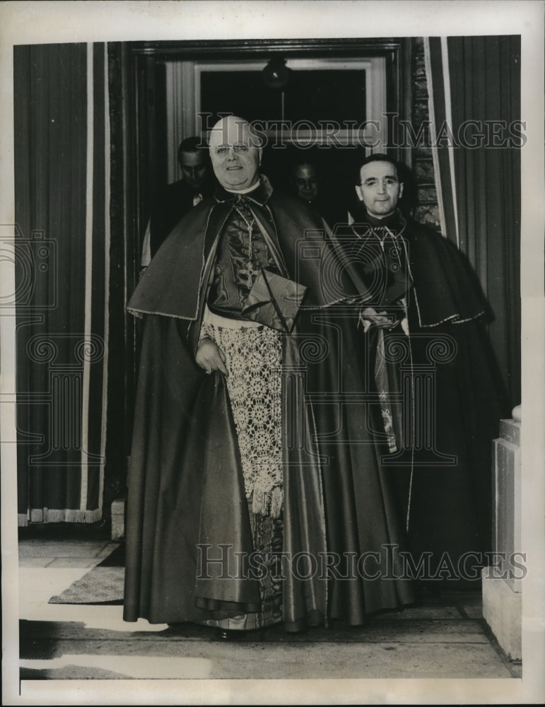 1947 Press Photo James Cardinal McGuigan & Mgr. Antontuiti at Apostolic Embassy