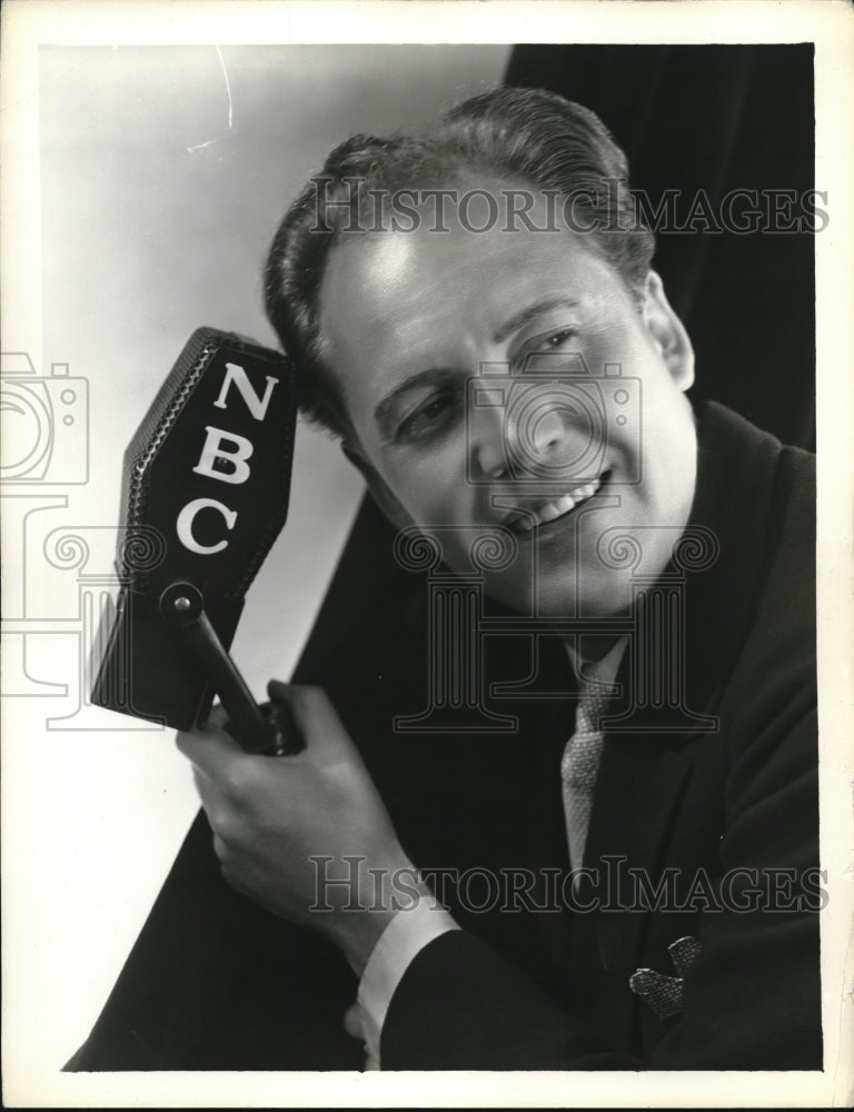 1934 Press Photo Phil Duey, singer, on NBC radio shows