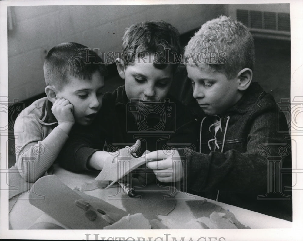 1957 Press Photo Cleveland kids Terry Finerman, Todd Isler, Ed Kravss at JCC sho- Historic Images