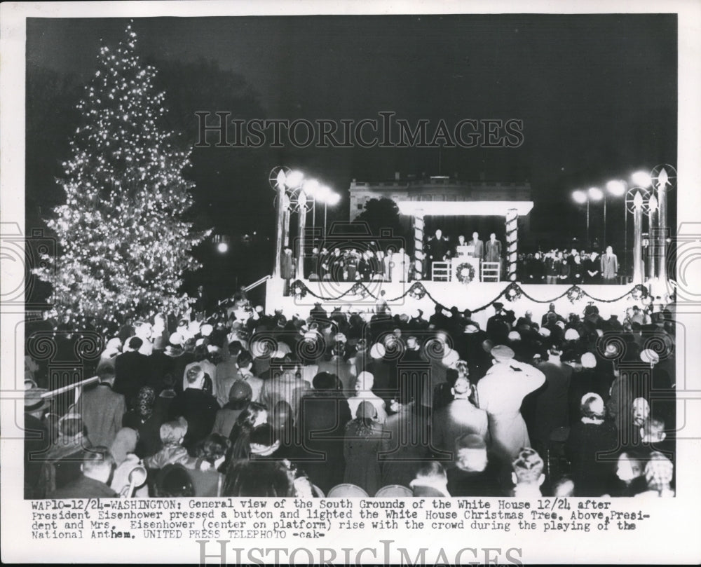 1953 Press Photo Pres. Eisenhower lights the South Grounds of the White house