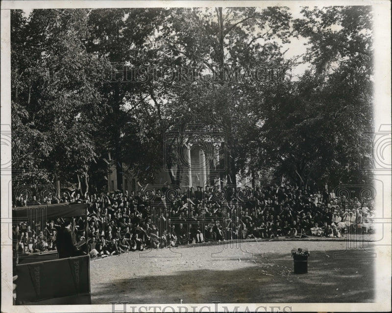 Load image into Gallery viewer, 1933 Press Photo Princeton Srs observe class day in NJ for commencement
