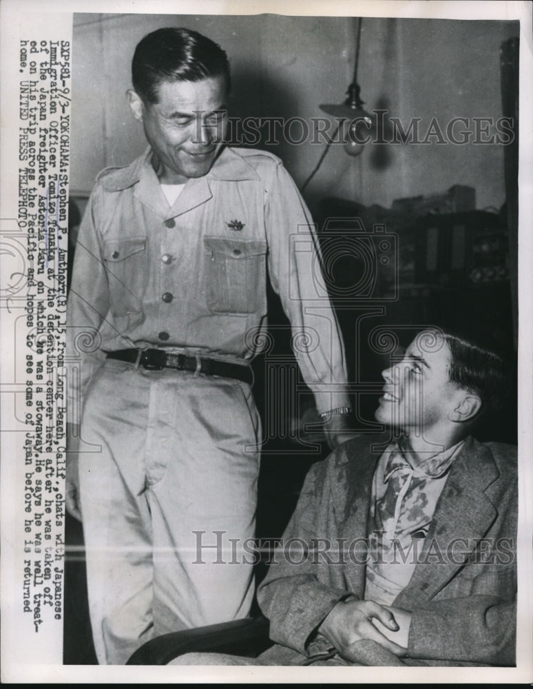 Load image into Gallery viewer, 1964 Press Photo Yokohama Stephen P Amtherr &amp; Japanese Immigration officer

