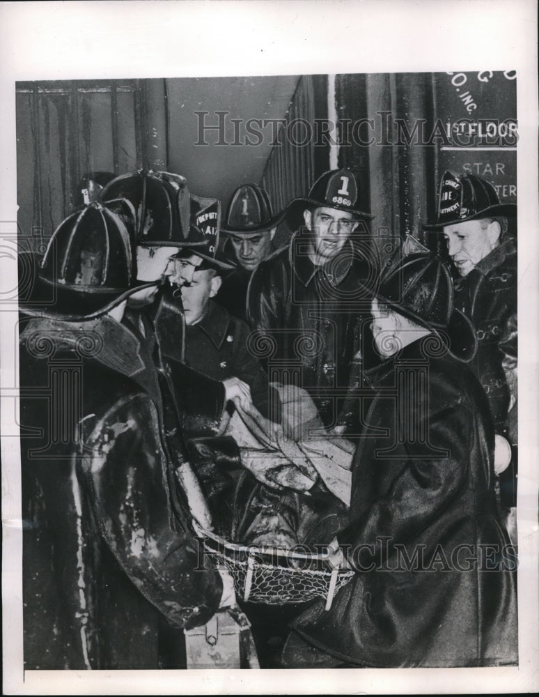 1947 Press Photo New York Four firemen injured  Lt John Rice of Engine Company 6- Historic Images