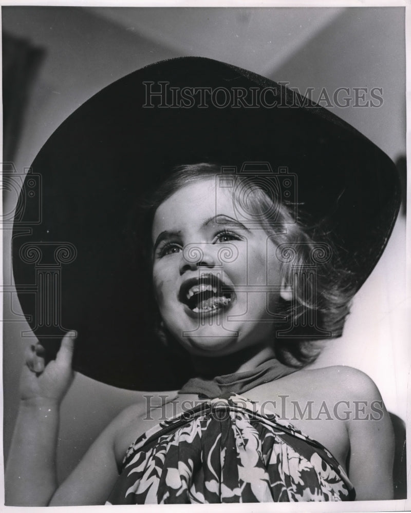1953 Press Photo Molly with her ability to make believe with make up