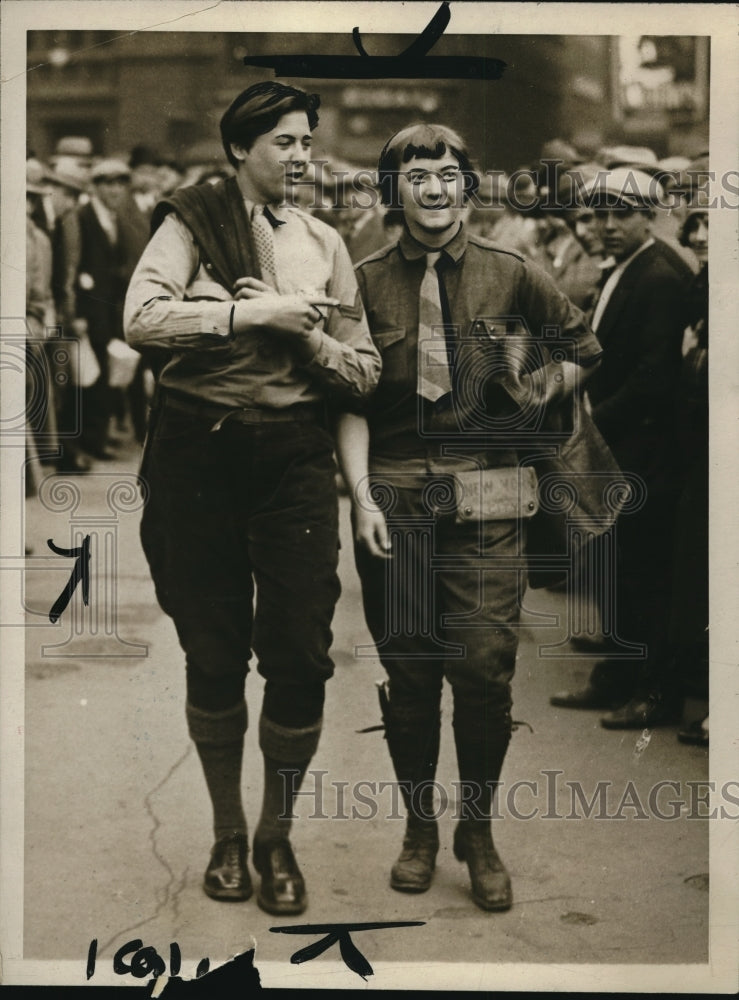 Load image into Gallery viewer, 1928 Press Photo Claire Kaegi &amp; Moe Johnson World Tour
