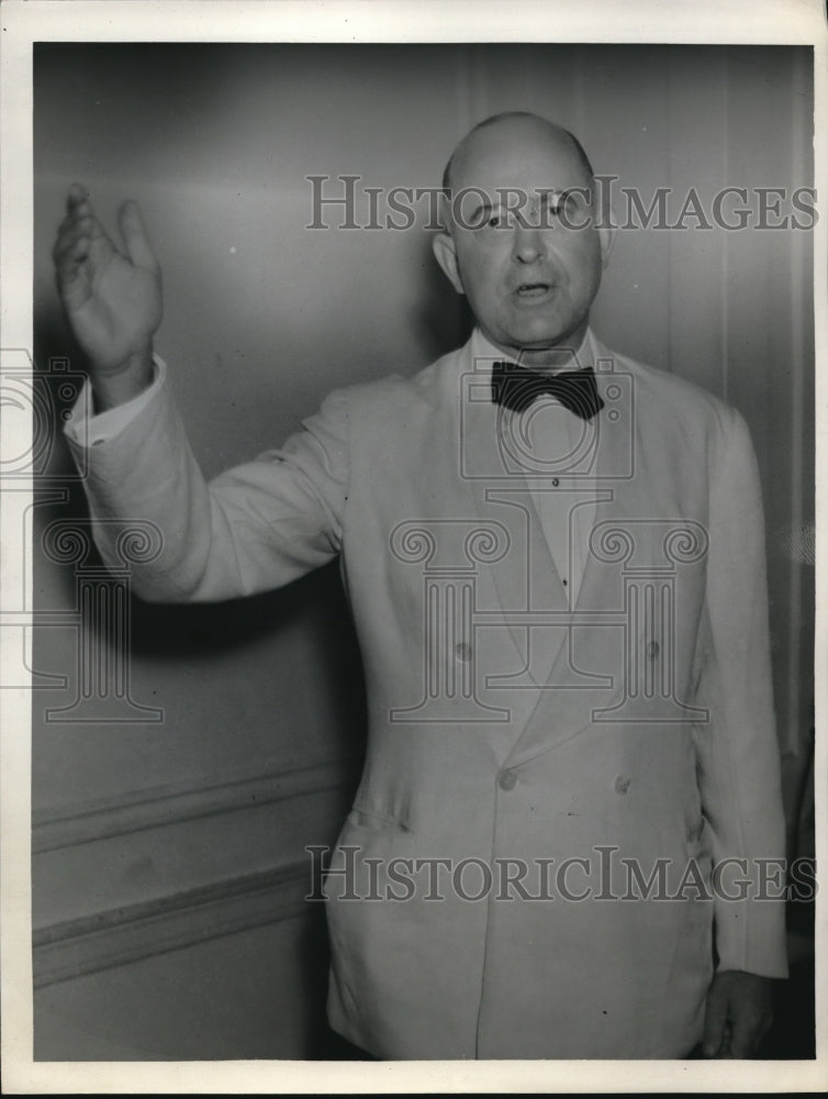 Load image into Gallery viewer, 1938 Press Photo Stanley Reed in dinner jacket in Cleveland Ohio
