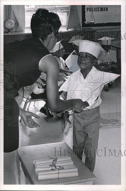 1969 Press Photo Mrs. Ruth Brown Hands Diploma to Kenneth Thomas