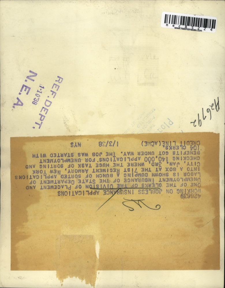 Load image into Gallery viewer, 1938 Press Photo Jobless insurance applications at State Dept of Labor
