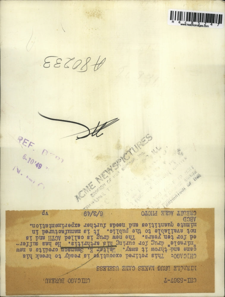 1949 Press Photo Chicago Walter E Swanson takes new arthritis drug ACTH