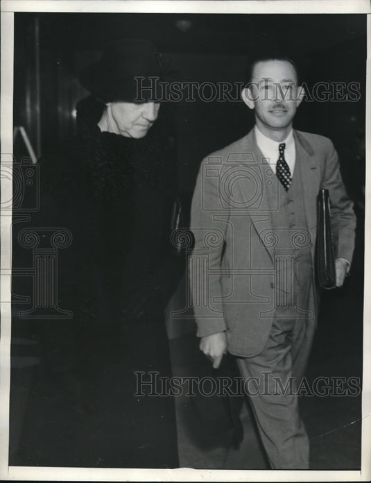 1938 Press Photo Mrs JE McBride at DAs officemom of E M Wright