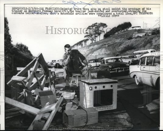 1960 Press Photo San Francisco Bruce Abra & his wrecked trailer on freeway