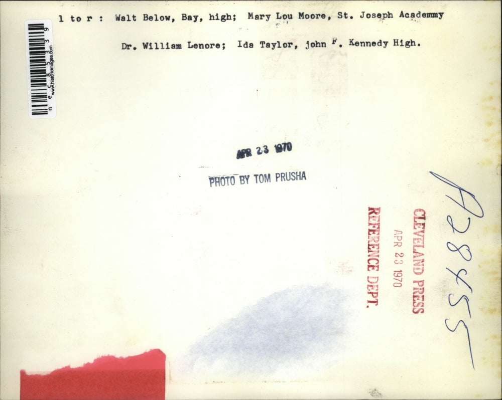 1970 Press Photo Walt Below of Bay High School Mary Lou Moore Dr William Lenore